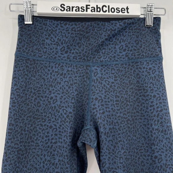 Sweaty Betty Blue Leopard Animal Print 7/8 Length Leggings Women’s Size Small - Picture 2 of 7